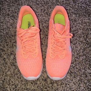 nike womens airmax tennis shoes